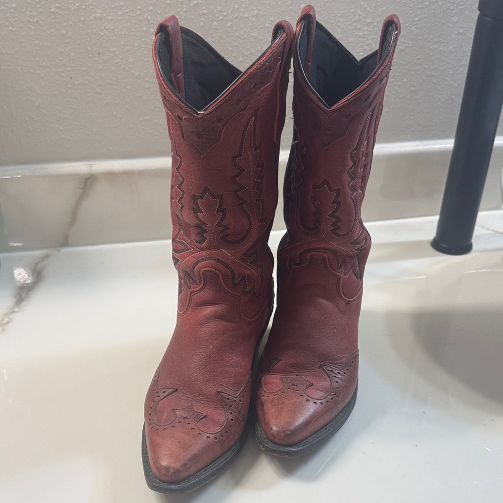 Women red cowboy boots